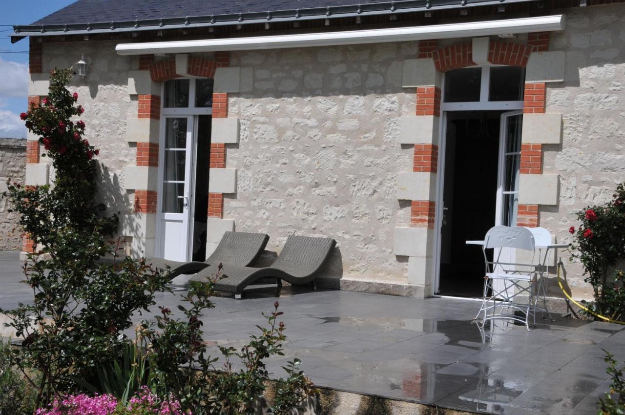 Petite Maison Des Roses - Gite 2 Personnes Brain-sur-Allonnes Bagian luar foto