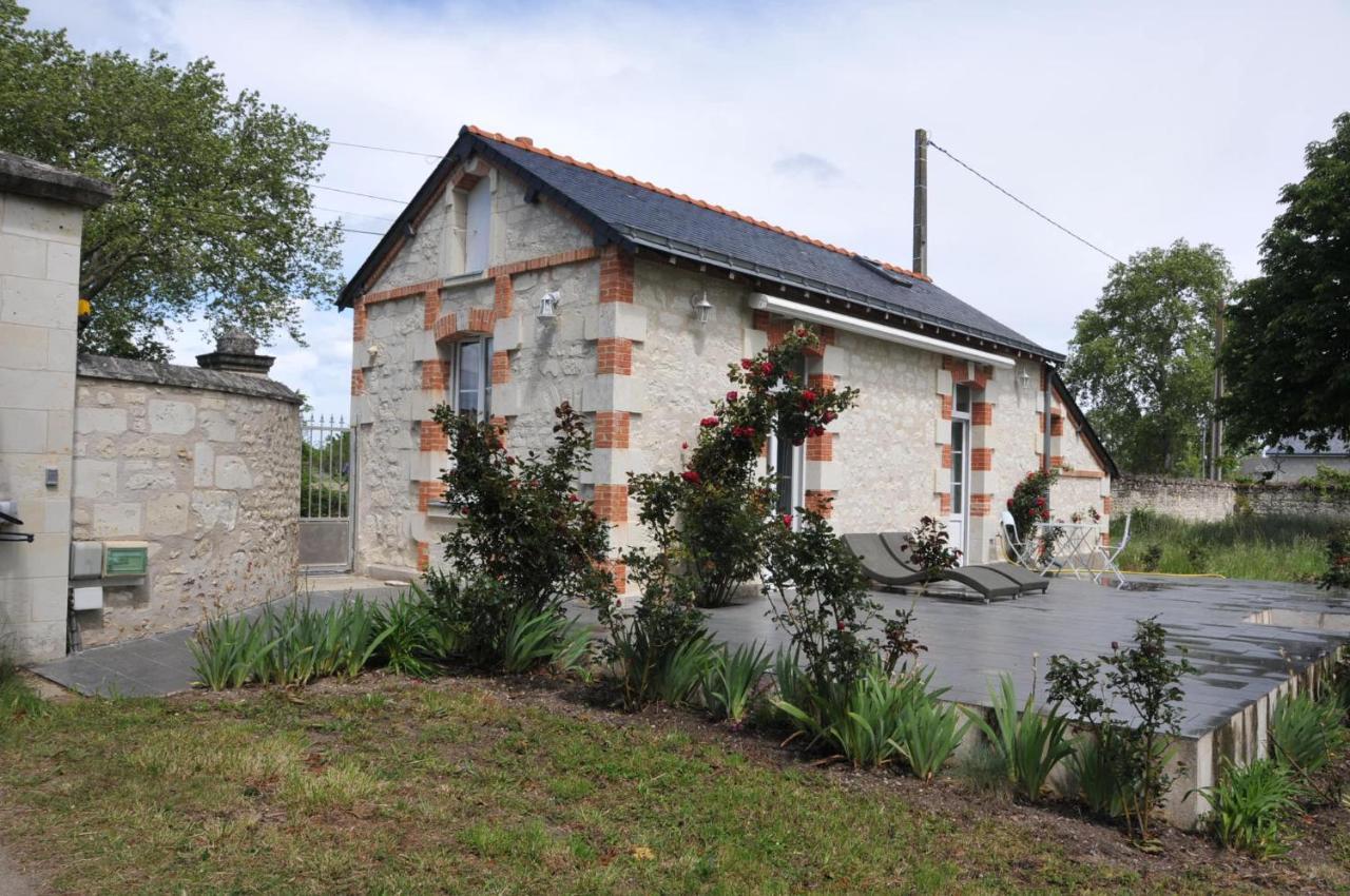 Petite Maison Des Roses - Gite 2 Personnes Brain-sur-Allonnes Bagian luar foto