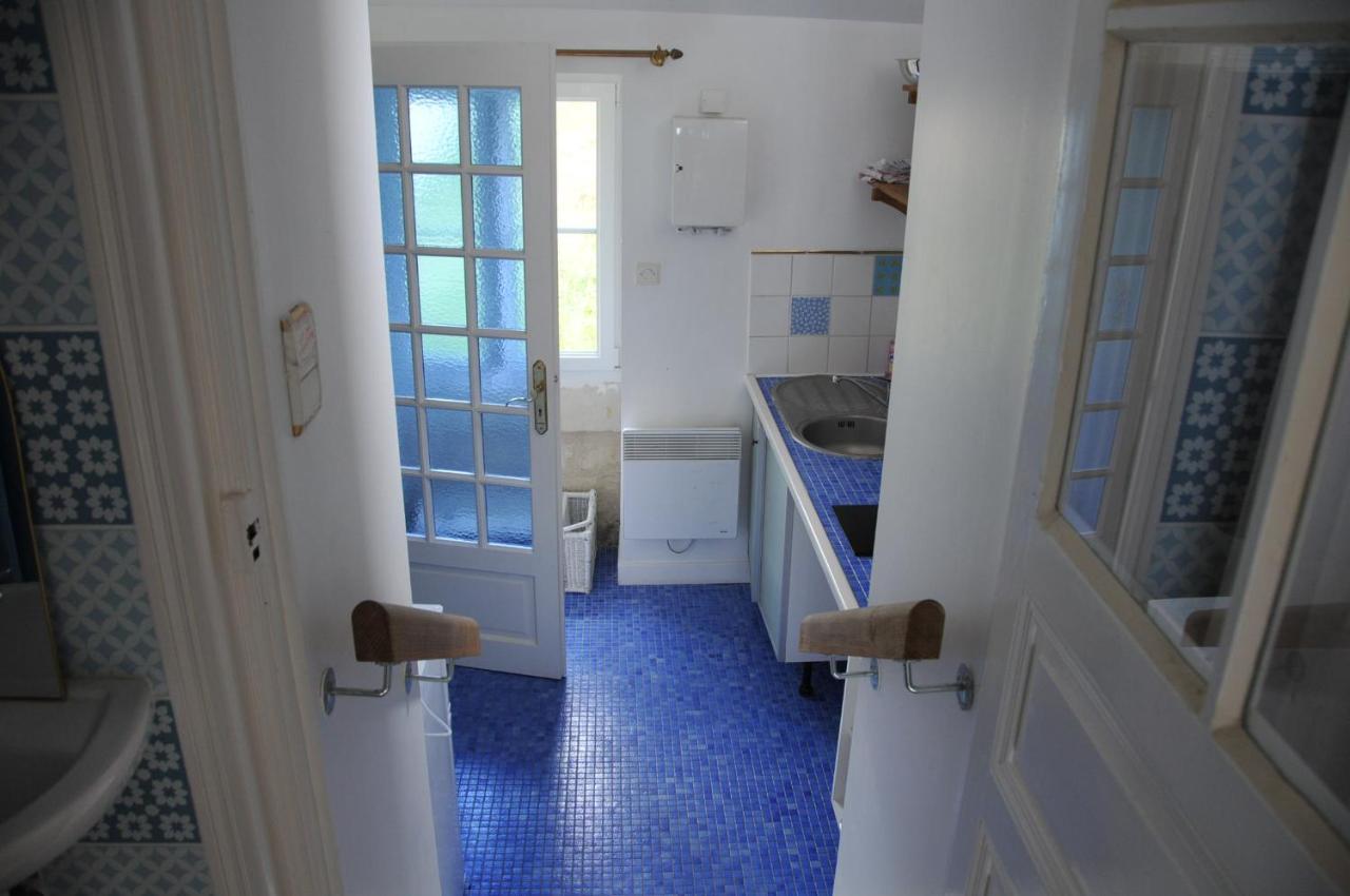 Petite Maison Des Roses - Gite 2 Personnes Brain-sur-Allonnes Bagian luar foto